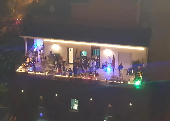 DEL CORSO - Foggia - AMBIENTE SANIFICATO CON GENERATORE DI OZONO E LAMPADE GERMICIDA AD OZONO PER LA DISINFEZIONE DI ARIA E AMBIENTI - Parcheggio Custudito A Pagamento - Netlifix TVBed and Breakfast